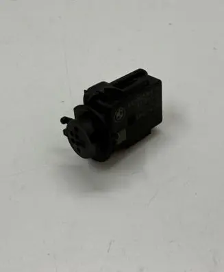 BMW 7 G11 G12 AUC sensor 6833647