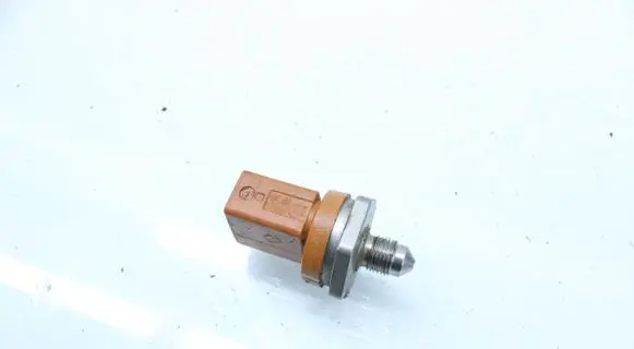 Volkswagen Golf Plus Fuel pressure sensor 06J906051D