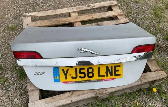 Jaguar XF X250 Tailgate/trunk/boot lid