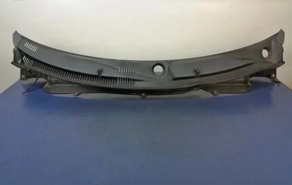 Suzuki Swift I Wiper trim 72331-68L1
