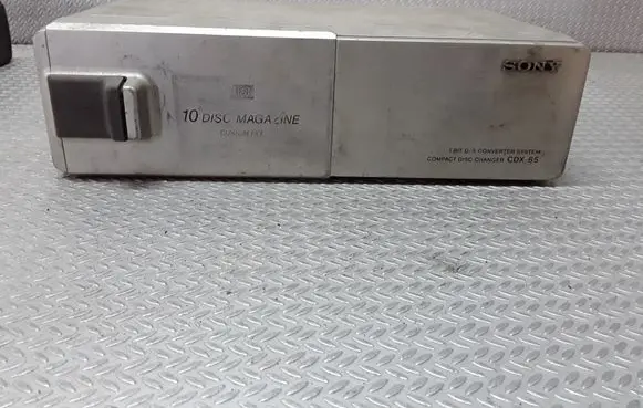 Volkswagen Golf III CD/DVD changer CDX65