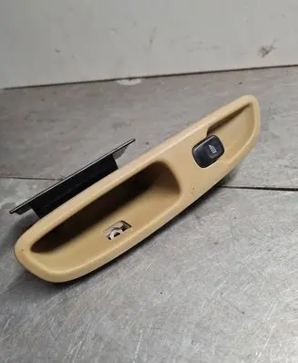 Volvo V70 Electric window control switch 8685288