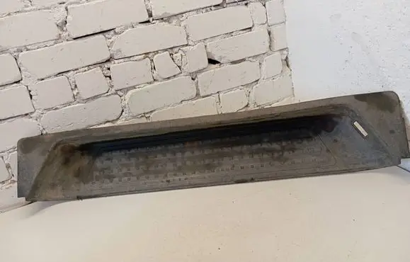 Front sill (body part)