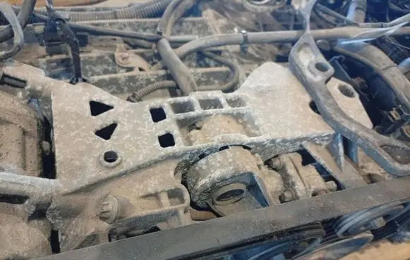 Mercedes-Benz B W245 Engine mounting bracket