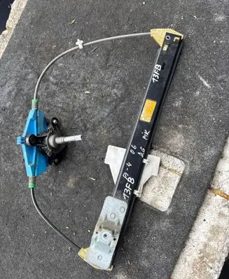 Audi A4 S4 B7 8E 8H Rear door manual window regulator 
