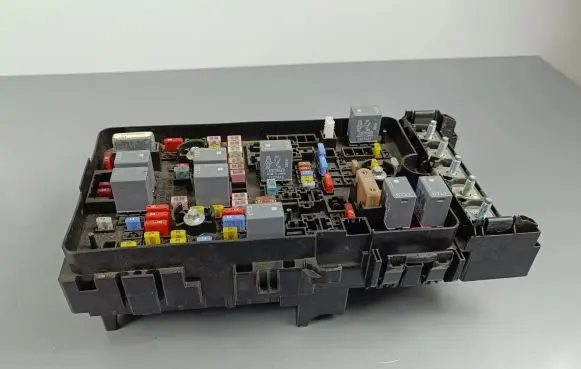 Jeep Cherokee Fuse box set P68264525AD