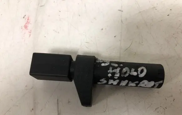 Mercedes-Benz C AMG W204 Crankshaft position sensor Q031532828