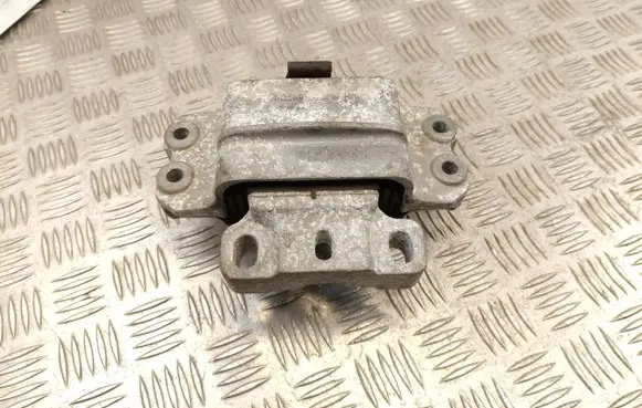 Seat Altea XL Engine mount bracket 1K0199555