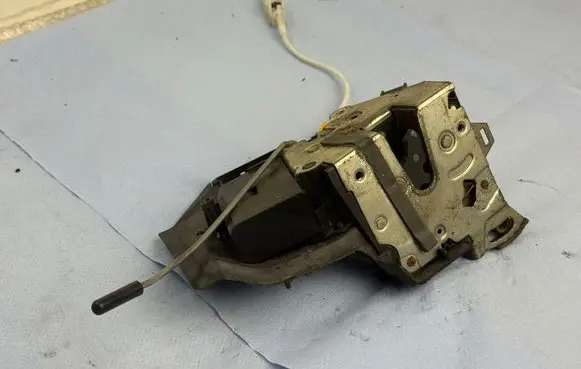 BMW 5 E39 Front door lock