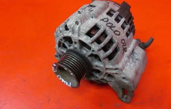 Volkswagen Polo Generator/alternator 037903025N