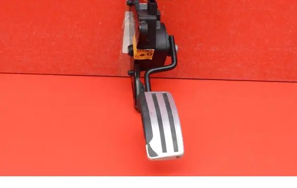 Nissan Qashqai Accelerator throttle pedal