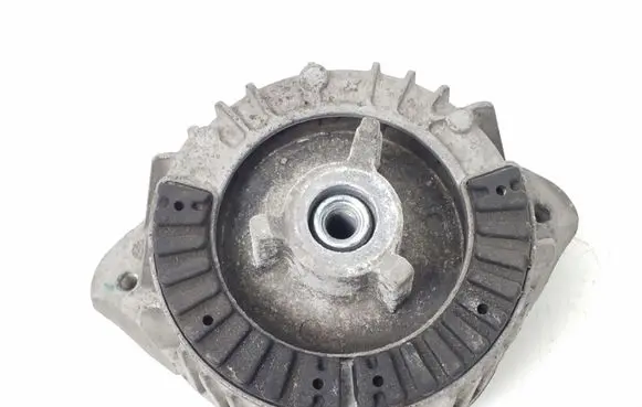 Mercedes-Benz CLS C218 X218 Engine mount bracket A2042404817