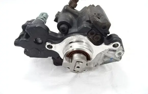 Citroen DS5 Fuel injection high pressure pump 9687959180