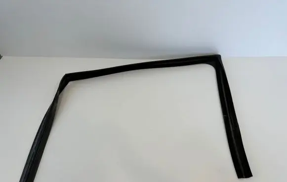 Volkswagen Amarok Rubber seal front door window/glass 