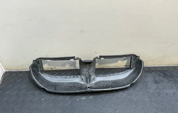 BMW 3 E92 E93 Intercooler air guide/duct channel 7156559