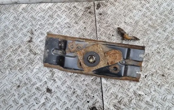 Jeep Grand Cherokee (WK) Spare wheel mounting bracket 