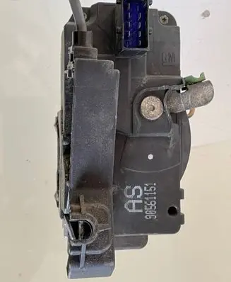 Opel Zafira A Front door lock 90561151