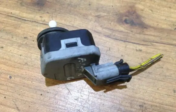 Opel Astra G Headlight level adjustment motor 90590665