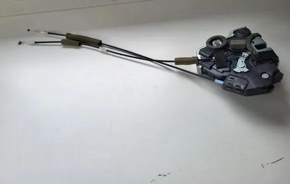 Honda CR-V Front door lock