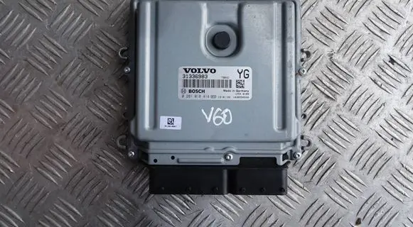 Volvo V60 Engine control unit/module 0281018414