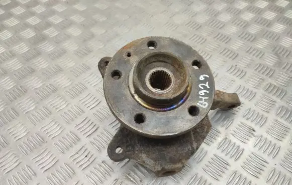 Opel Vivaro Front wheel hub