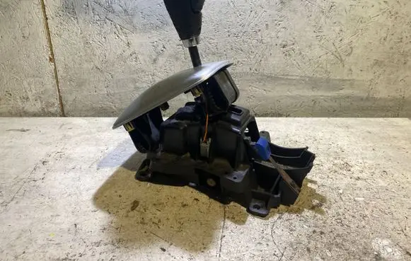 Chrysler Pacifica Gear shifter/selector