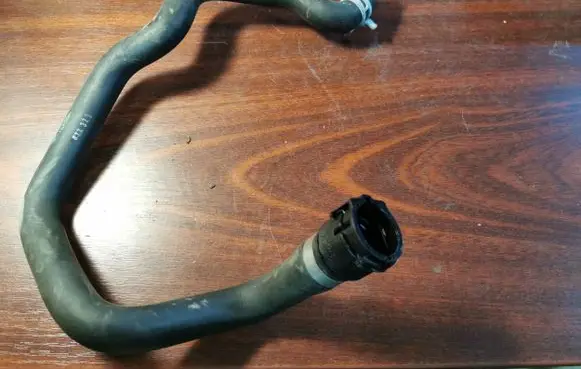 BMW 5 GT F07 Engine coolant pipe/hose 15472810 6421924135901