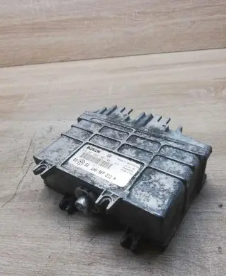 Volkswagen Golf III Engine control unit/module ECU 1h0907311n 0261203705