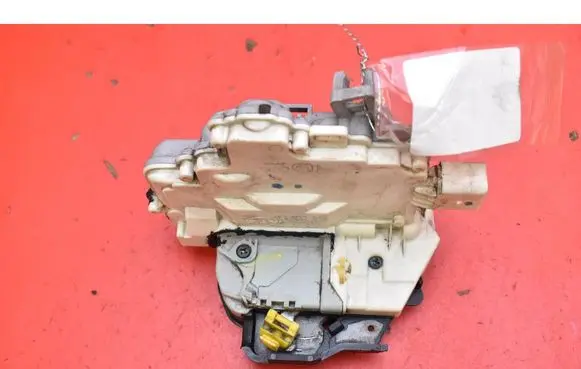 Audi A8 S8 D3 4E Front door lock 4F1837016