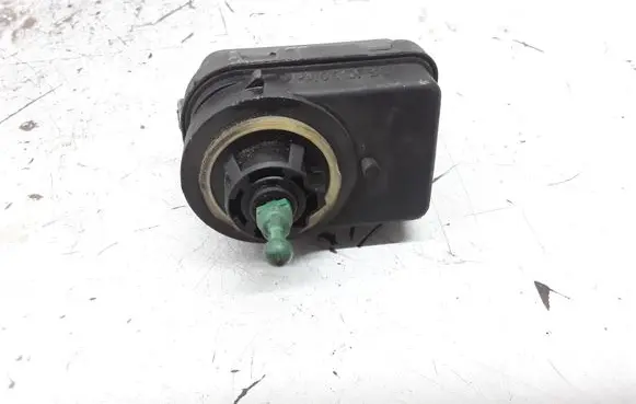 Headlight level adjustment motor