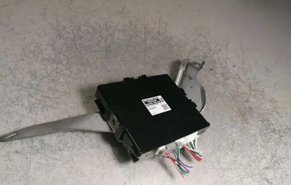Toyota Avensis T270 Power management control unit 8969005100
