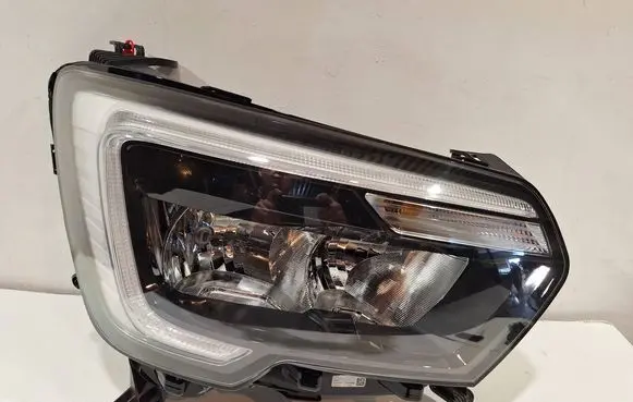 Renault Master III Headlight/headlamp 260105567R
