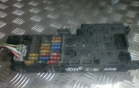 Volvo S80 Fuse box set 8637841 518717004