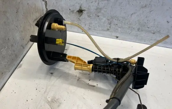 Jaguar XF Fuel level sensor A2C53106431