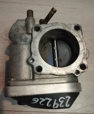 Volkswagen Golf V Throttle valve 06A133062AT A2C53093430