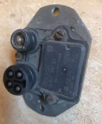 Mercedes-Benz 190 W201 Ignition amplifier control unit 0025455932 0227100121