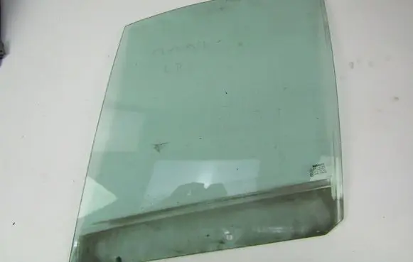 Renault Scenic I Front door window glass four-door 