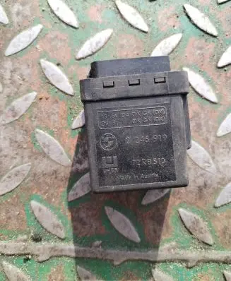 BMW 5 E39 Glow plug pre-heat relay 2246919