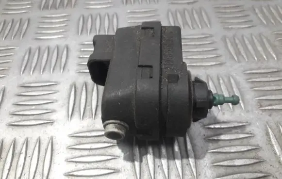 Renault Megane I Headlight level adjustment motor 7700840141