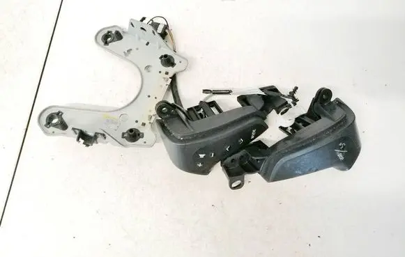 Steering wheel buttons/switches