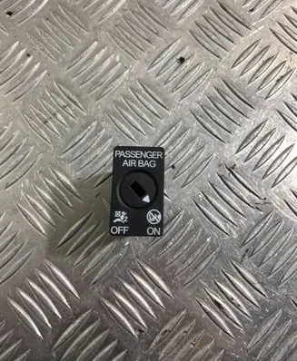 Passenger airbag on/off switch
