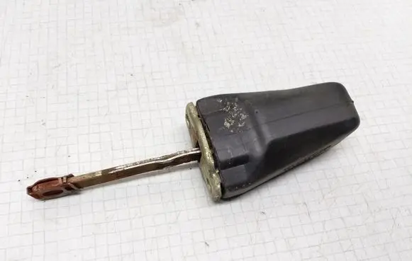 Volkswagen PASSAT B3 Rear door check strap stopper 357837323