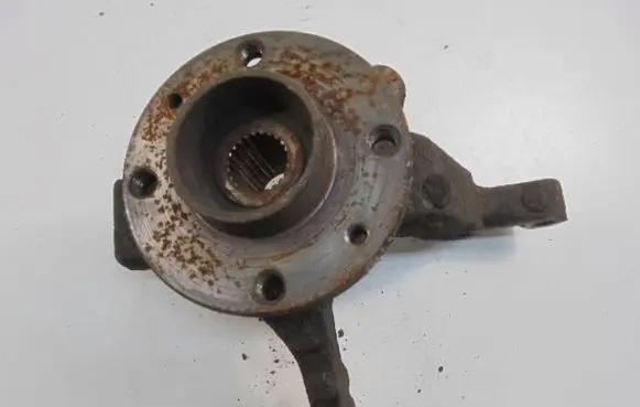 Nissan Note (E11) Front wheel hub spindle knuckle