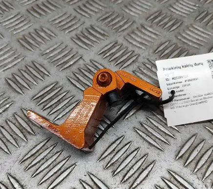 Skoda Karoq Front door upper hinge 8X0831403E