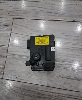 Hyundai i40 Fan control module 86379-30001