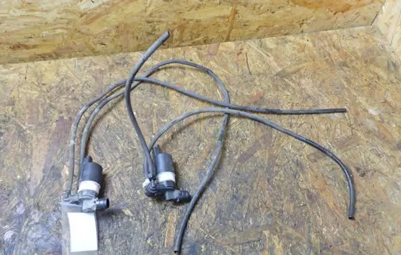 Renault Scenic III - Grand scenic III Windscreen/windshield washer pump 