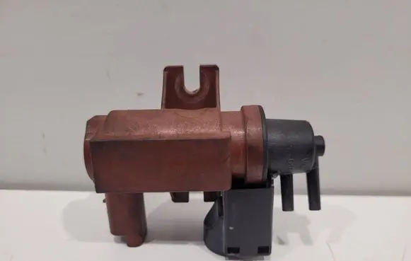 Volvo V50 Turbo solenoid valve 6G909E882