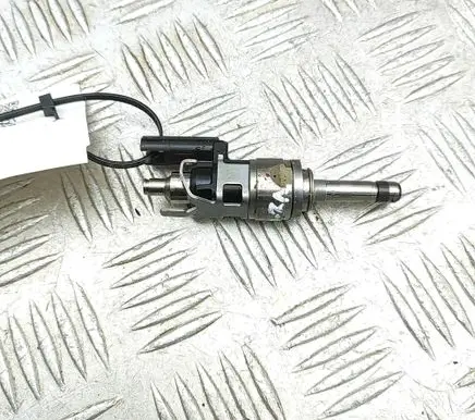 Volvo XC60 Fuel injector 32140007