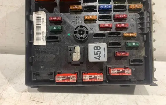 Volkswagen PASSAT B6 Fuse module 3C0937125 63592777