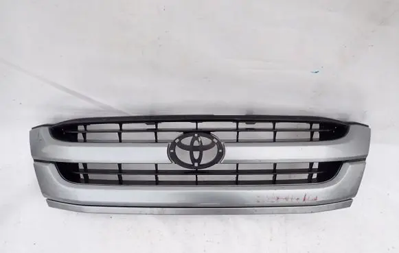 Toyota Hilux (N140, N150, N160, N170) Front bumper upper radiator grill